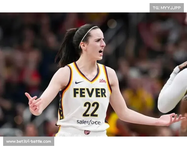 WNBA克拉克情绪爆发！愤怒砸水瓶，工作人员惊恐反应曝光